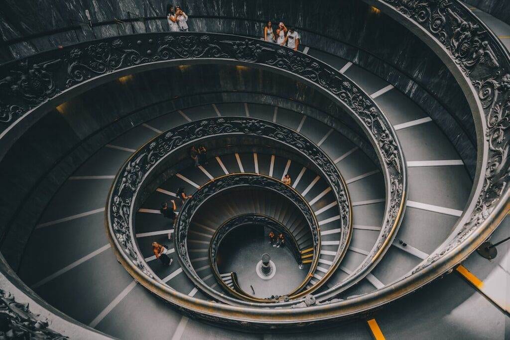 Spiral staircase or ramp for gradual domain warm up